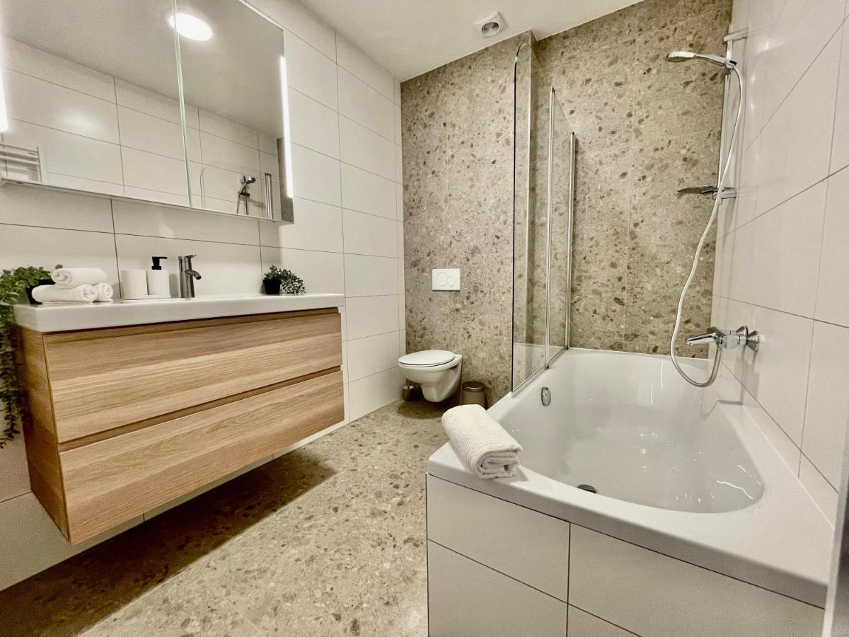 Oneluxstay Near Fashion District Антверпен Екстер'єр фото