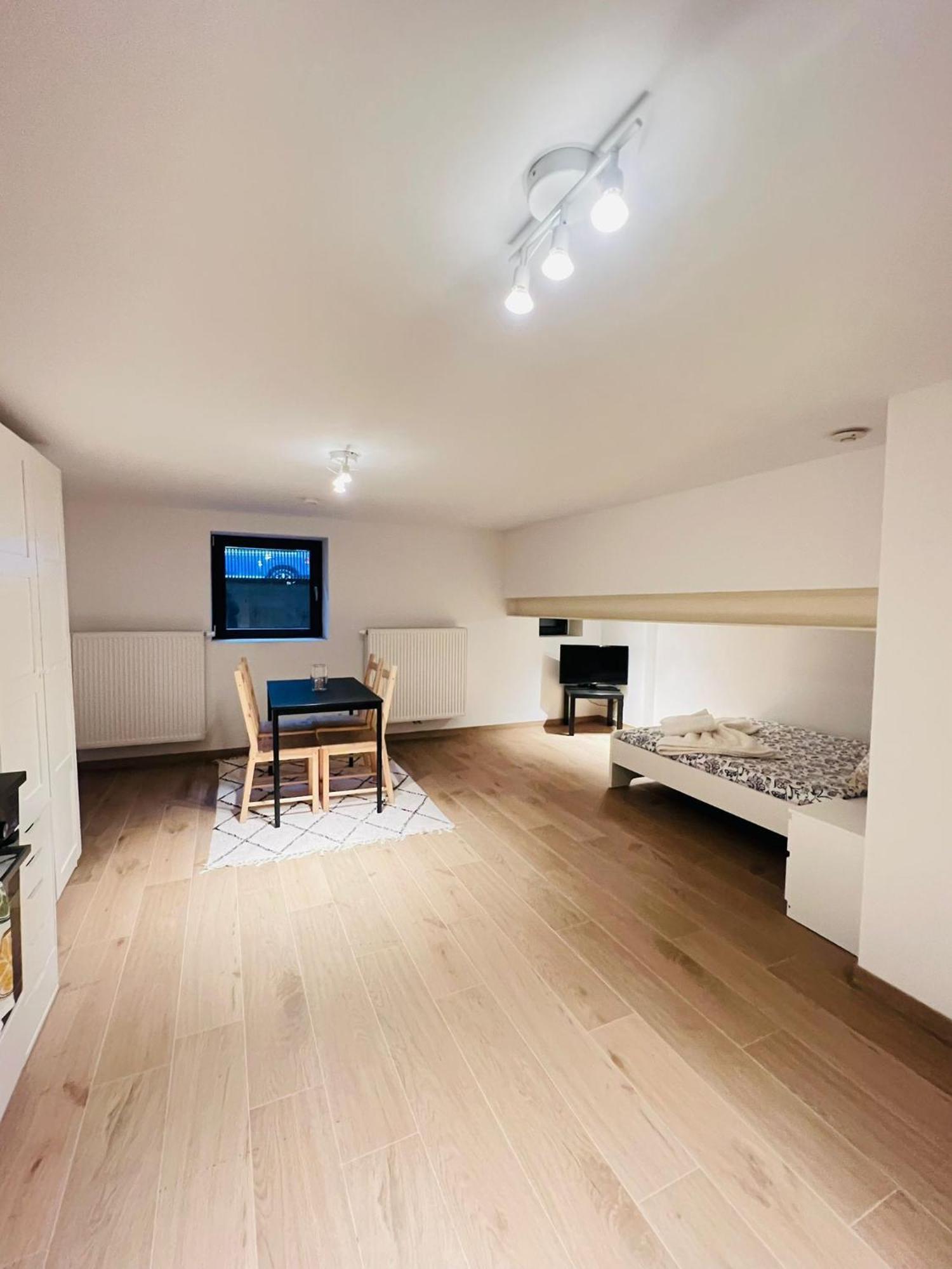Oneluxstay Near Fashion District Антверпен Екстер'єр фото