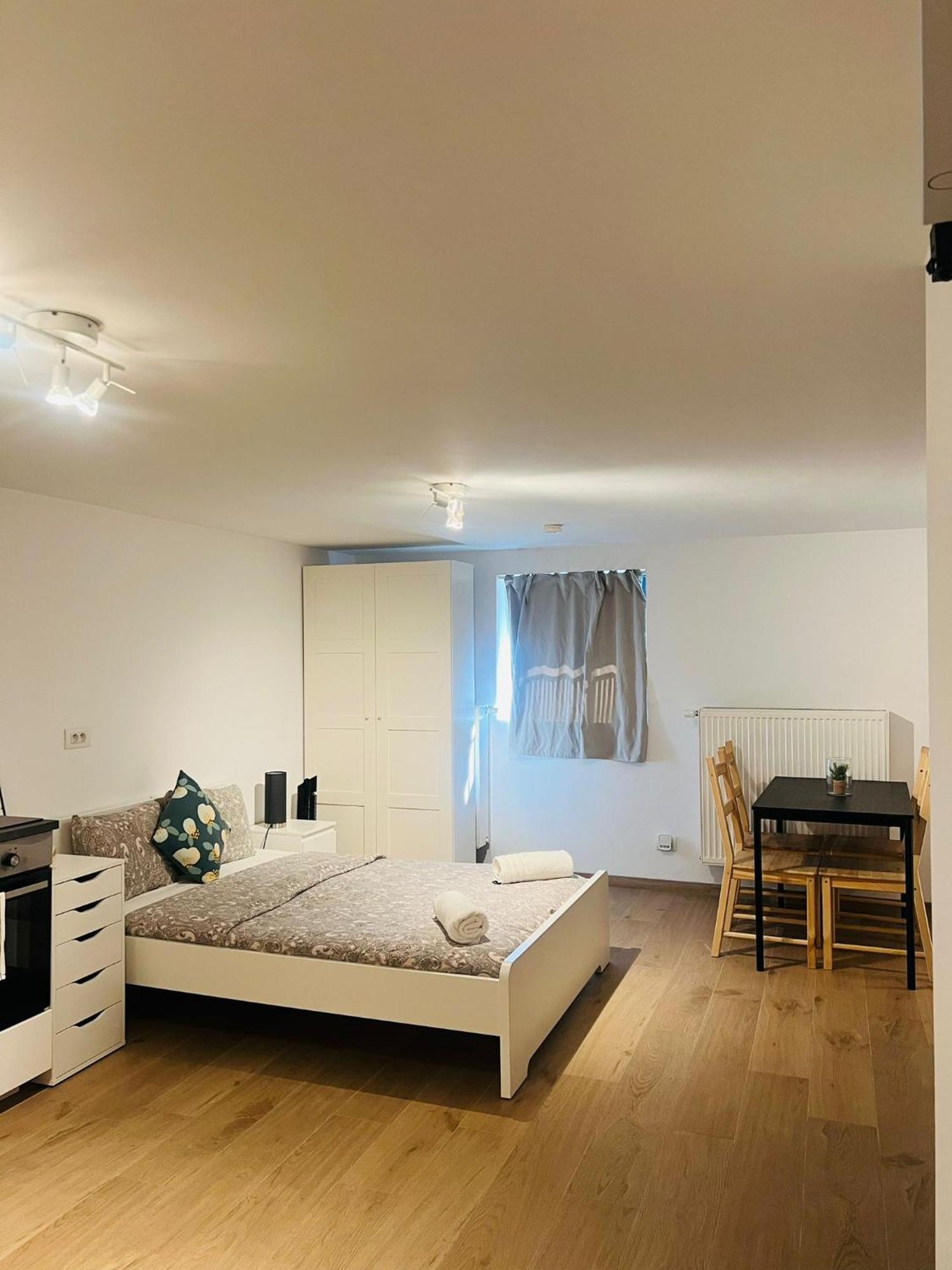 Oneluxstay Near Fashion District Антверпен Екстер'єр фото