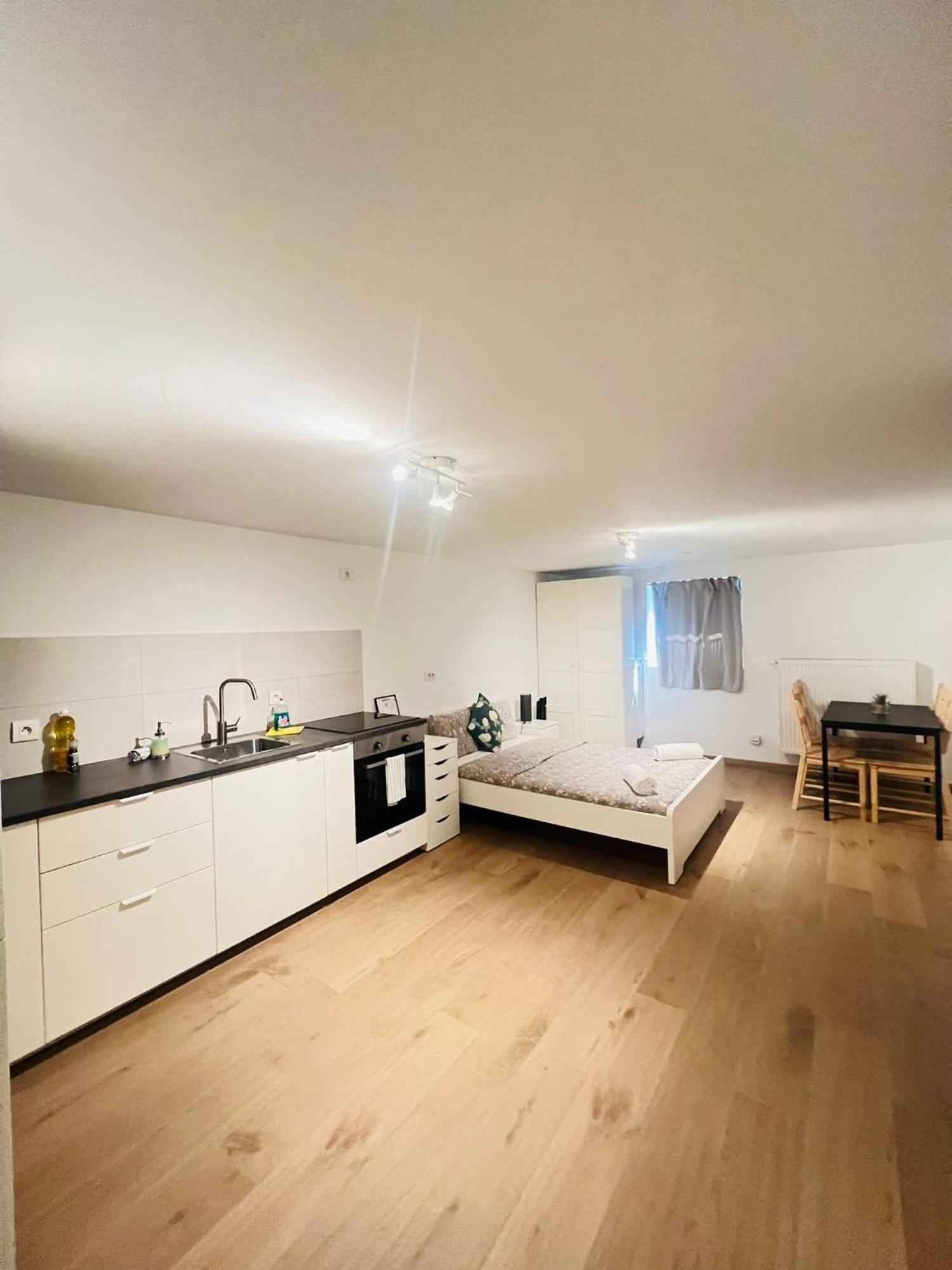 Oneluxstay Near Fashion District Антверпен Екстер'єр фото