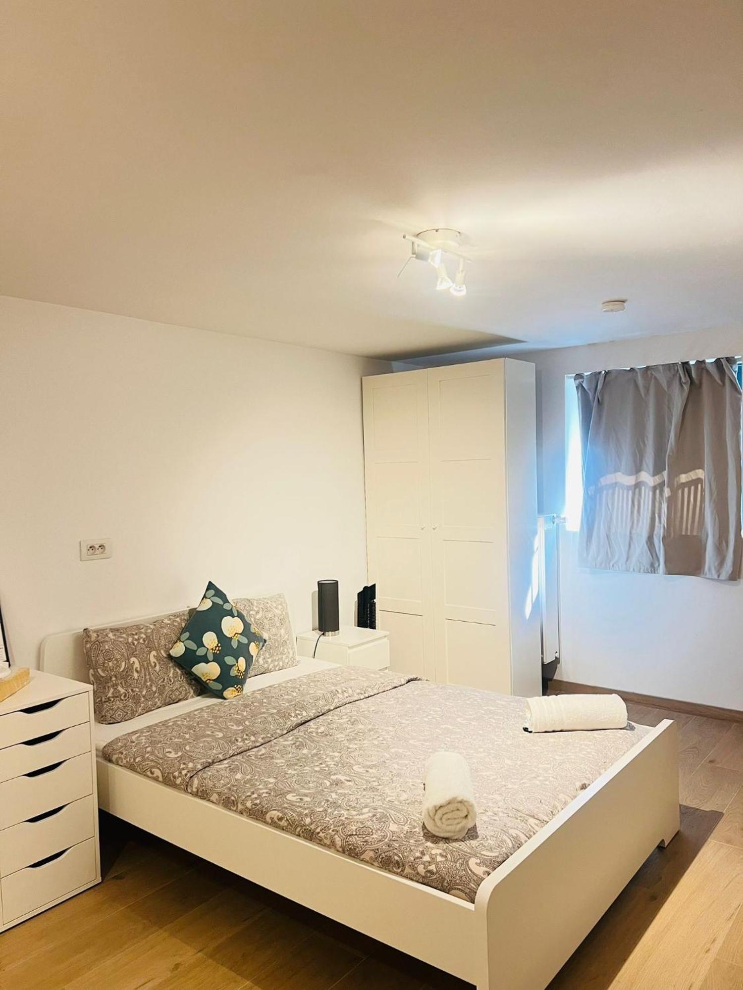 Oneluxstay Near Fashion District Антверпен Екстер'єр фото