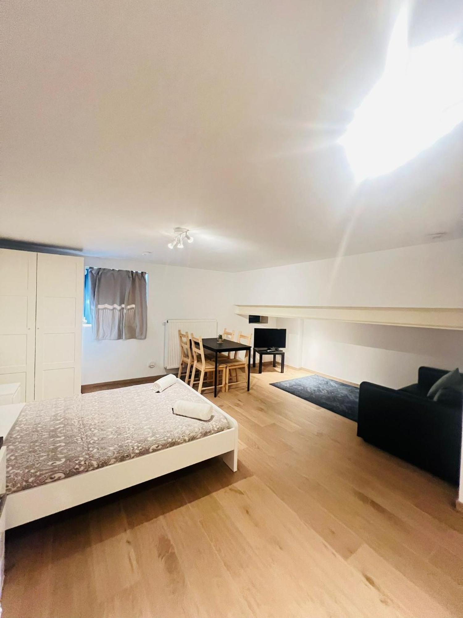 Oneluxstay Near Fashion District Антверпен Екстер'єр фото