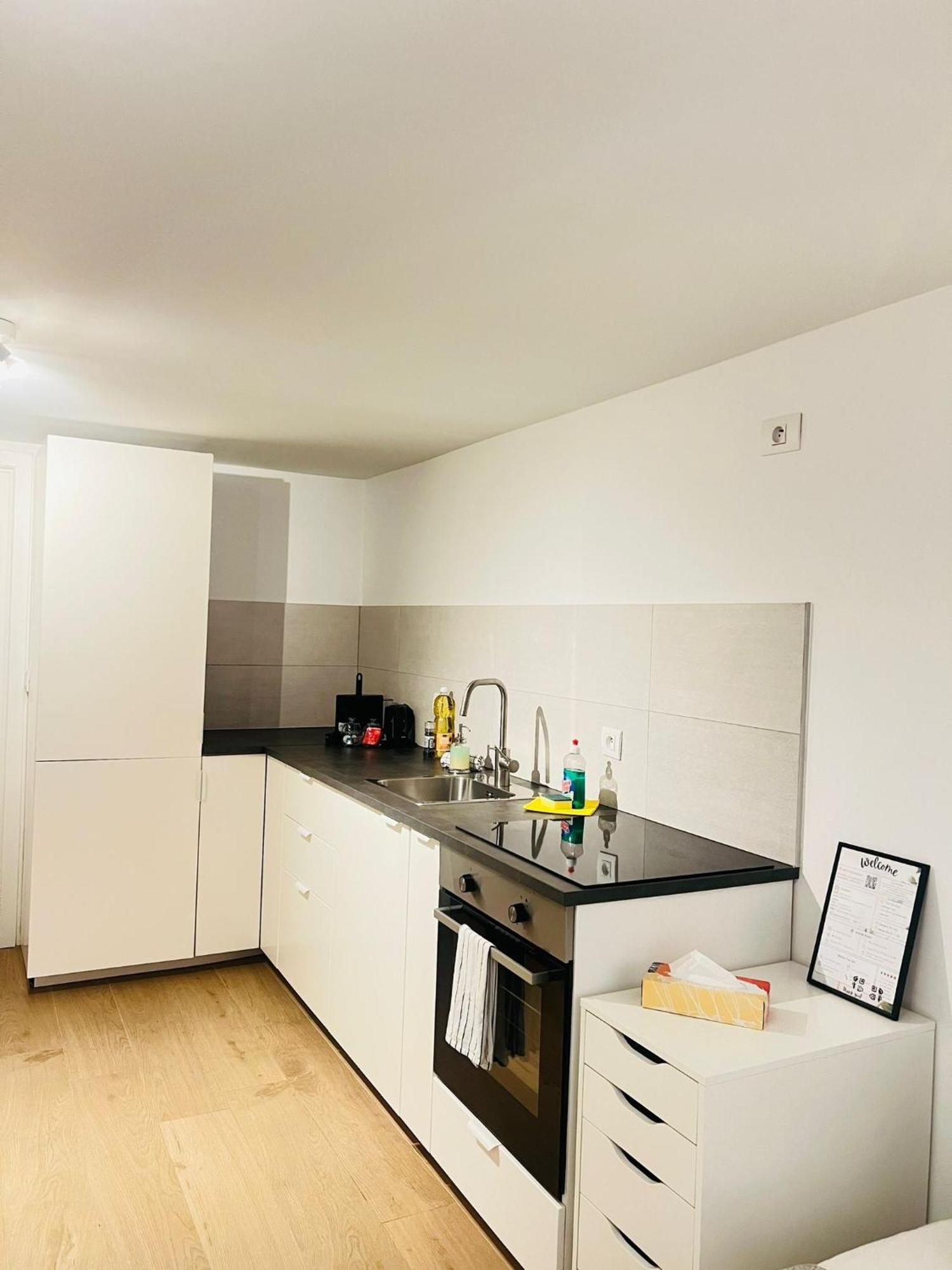 Oneluxstay Near Fashion District Антверпен Екстер'єр фото
