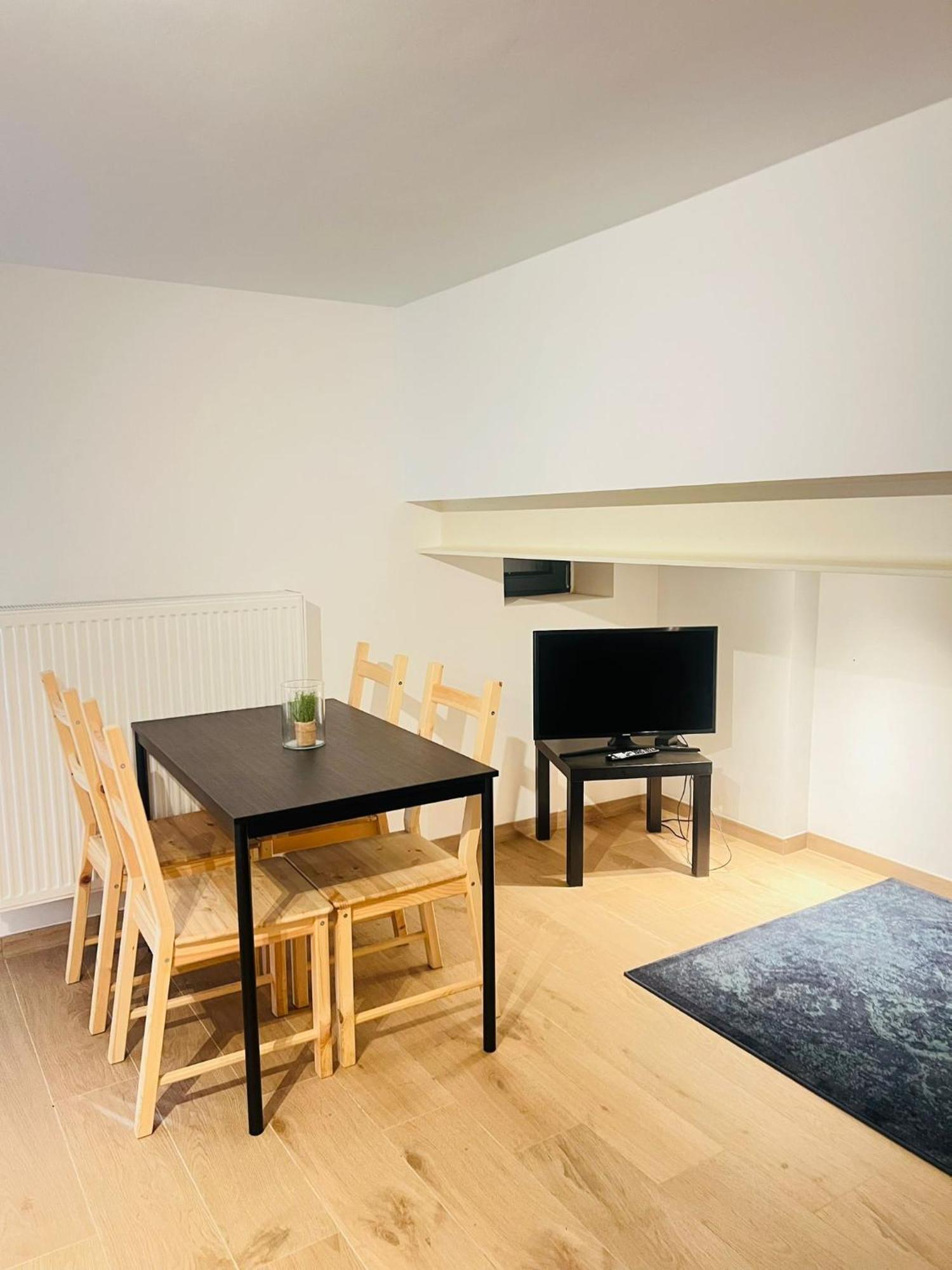 Oneluxstay Near Fashion District Антверпен Екстер'єр фото