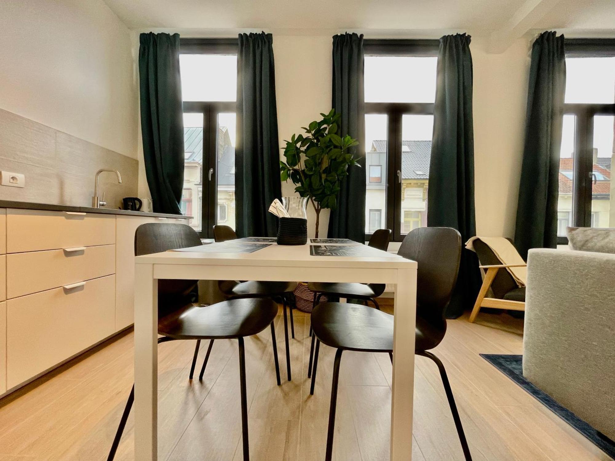 Oneluxstay Near Fashion District Антверпен Екстер'єр фото